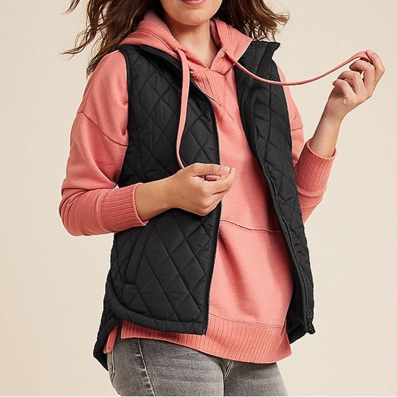 Black Quilted Vest with Pockets - Picture 2 of 4